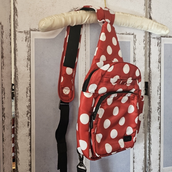 Lug Disney-Inspired Sling Bag - NWOT - Picture 2 of 6